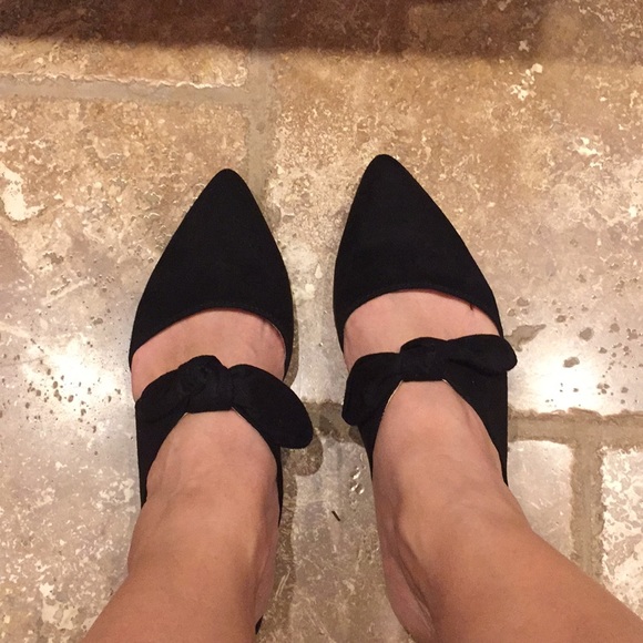 {Chase + Chloe}Sz 5.5 Faux Suede Bow Tie Slip Ons - Picture 8 of 8